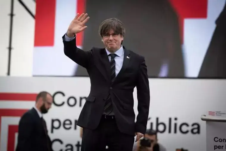 El expresidente de la Generalitat de Catalu&ntilde;a Carles Puigdemont durante el acto del Consell de la Rep&uacute;blica en Perpi&ntilde;&aacute;n (foto: Europa Press)