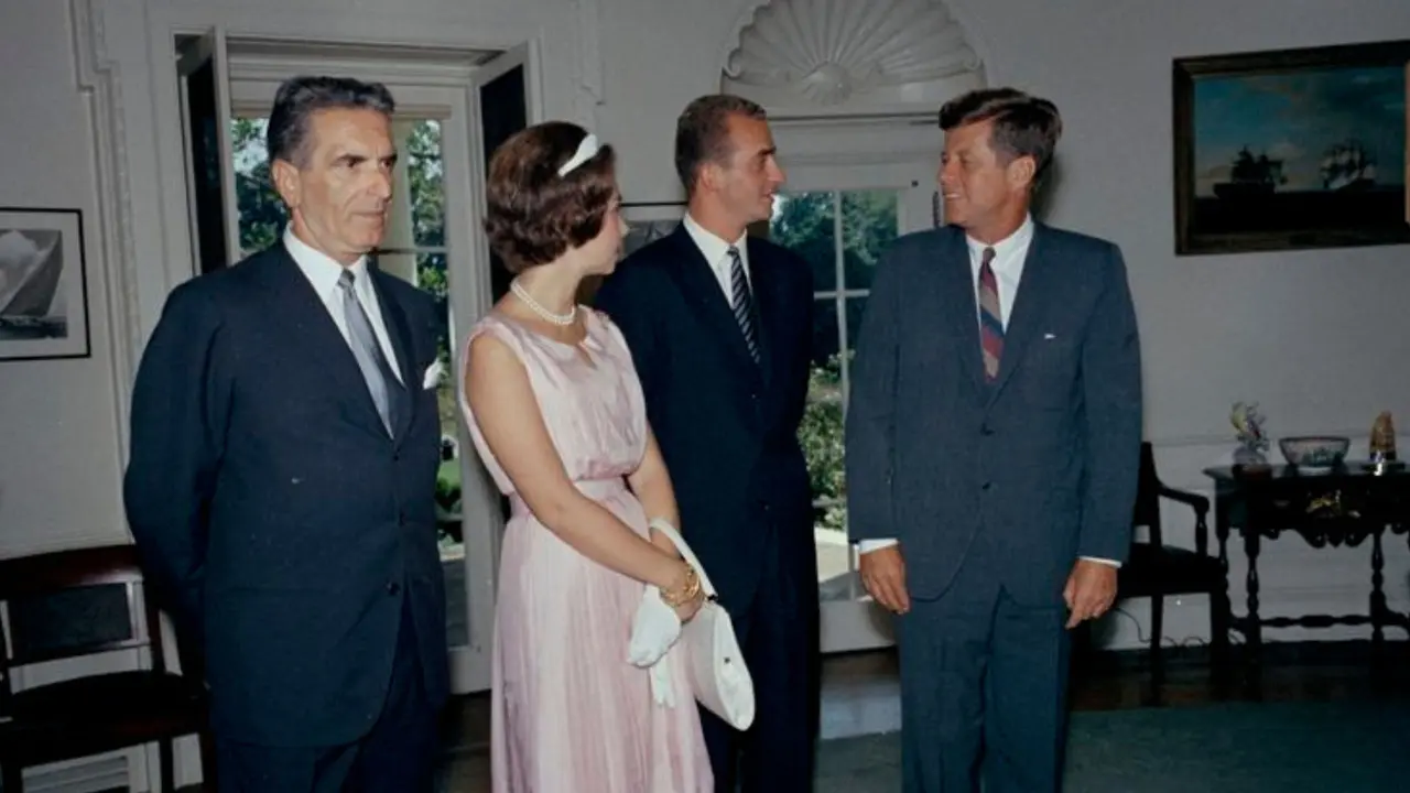 Antonio Garrigues (izq.) junto a la reina Sof&iacute;a, el rey Juan Carlos y el presidente de los Estados Unidos, John F. Kennedy, en el Despacho Oval de la Casa Blanca