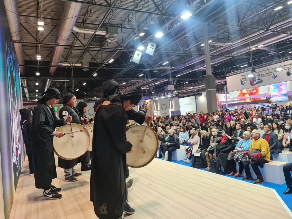 Recreaci&oacute;n de La Noche de los Tambores de Mula en FITUR