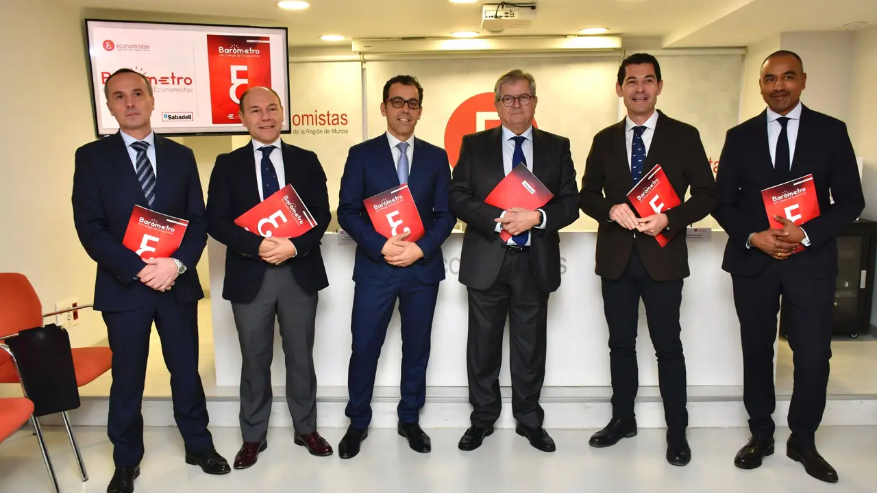 Presentaci&oacute;n del bar&oacute;metro de los economistas