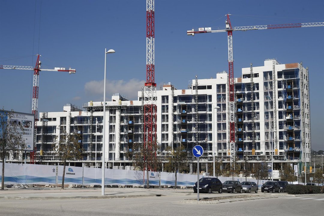 Edificio de viviendas en construcción (foto: Europa Press)