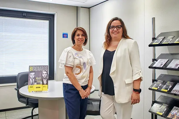 La responsable de la Oficina de Informaci&oacute;n de FP Dual de CROEM, Alicia M&eacute;ndez, junto a su adjunta, Maril&oacute; Hern&aacute;ndez.