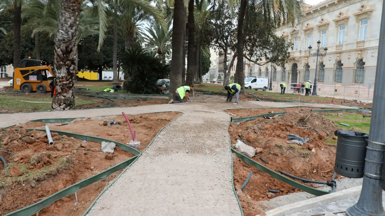 Obras en la plaza H&eacute;roes de Cavite