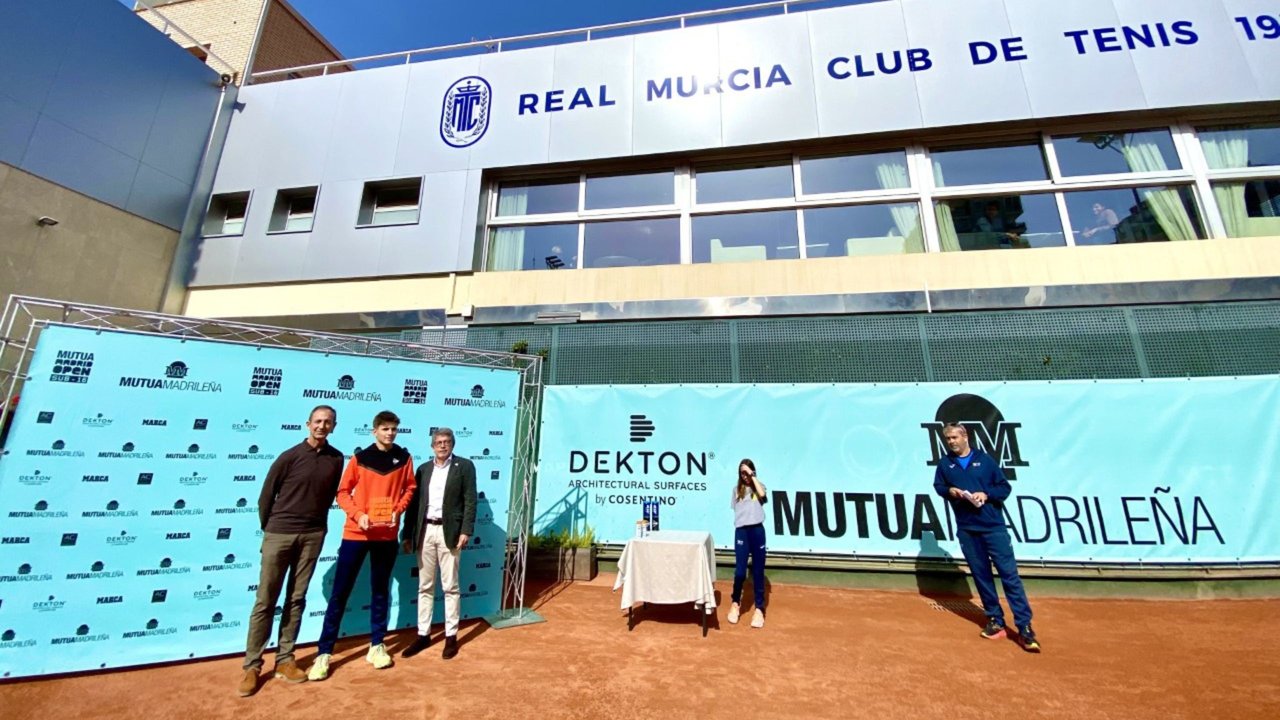 El tenista murciano David Muñoz gana la fase del circuito nacional Mutua Madrid Open sub-16 celebrada en Murcia