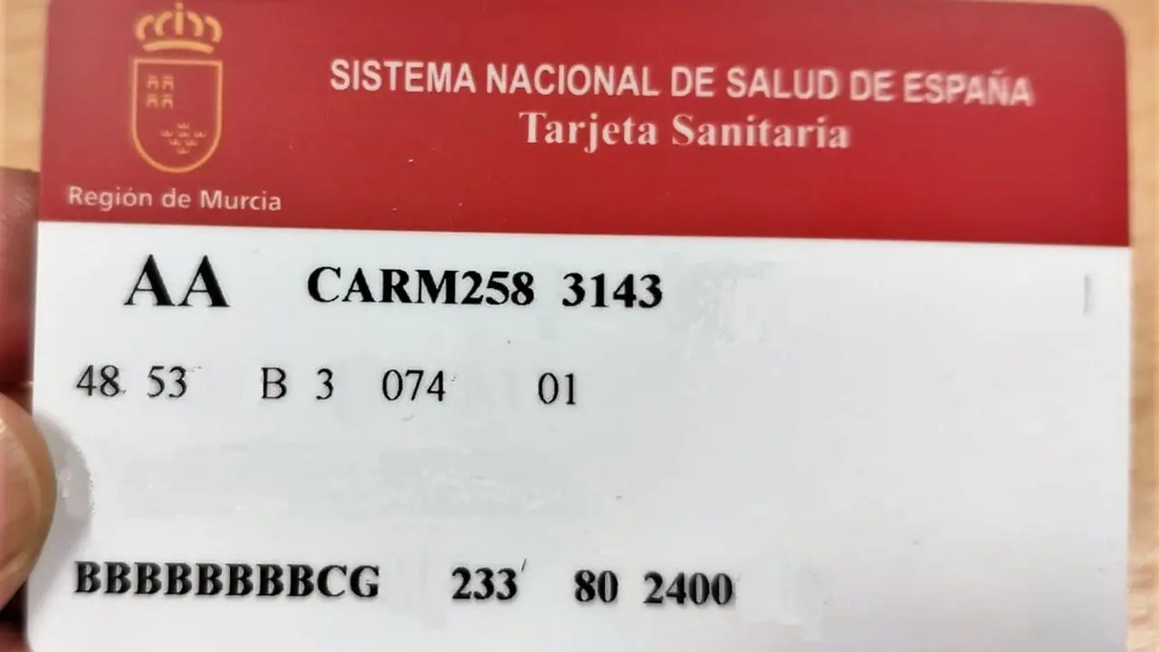 La tarjeta de atenci&oacute;n preferente garantiza el derecho de los pacientes vulnerables de estar acompa&ntilde;ados por su cuidador durante la consulta.