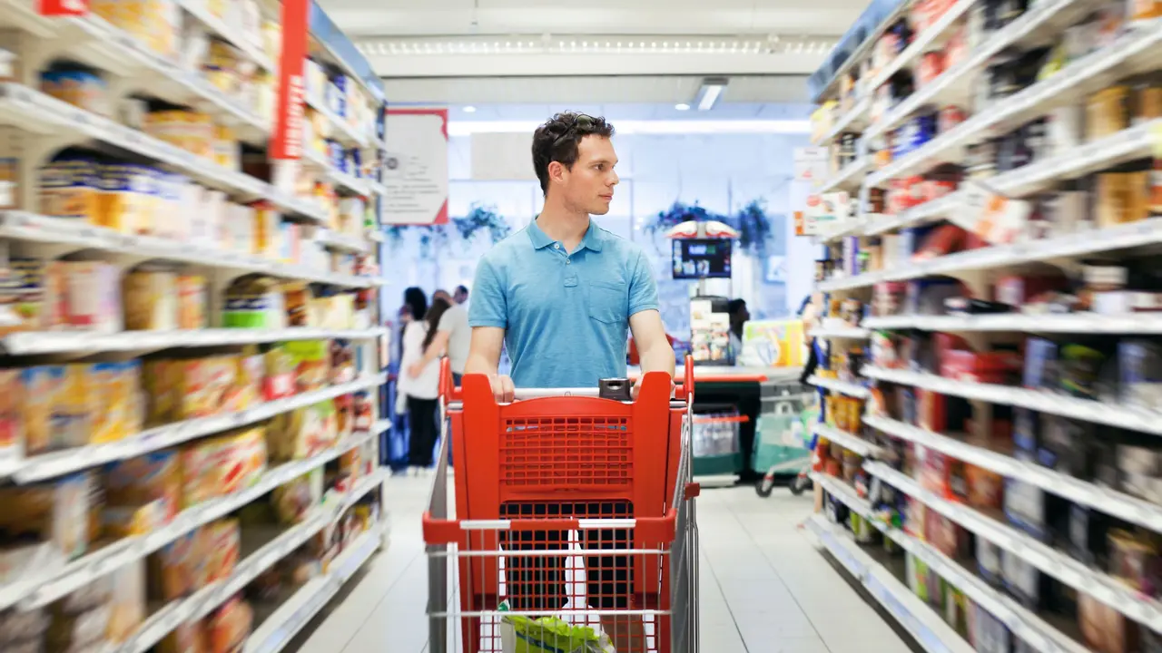 Rebajas en los productos b&aacute;sicos en Francia
