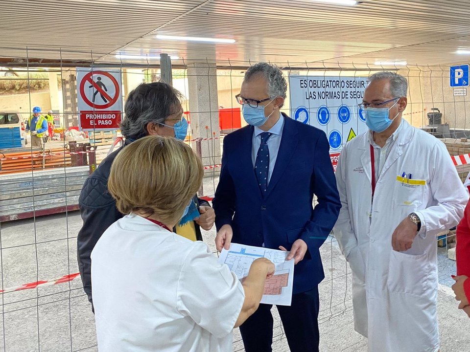 El consejero de Salud, Juan José Pedreño, visitó las obras de la segunda fase de ampliación de Urgencias del hospital Rafael Méndez (foto: La 7)