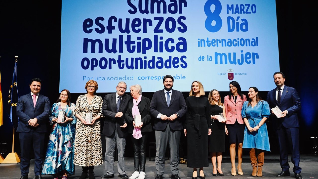 Acto de entrega de los Premios 8 de Marzo de la Comunidad, celebrados en el Auditorio Víctor Villegas de Murcia con motivo del Día Internacional de la Mujer (Foto: CARM)