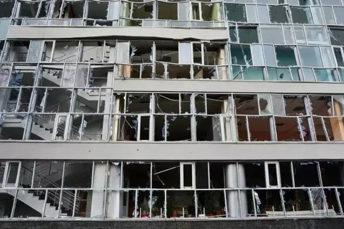 Imagen de archivo de un ataque ruso contra infraestructuras en Kiev, Ucrania (foto: La 7)