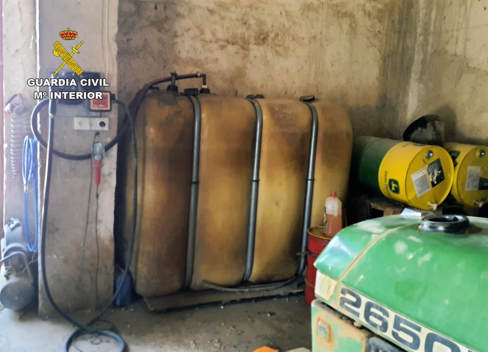 Imagen del combustible intervenido (foto: Guardia Civil)