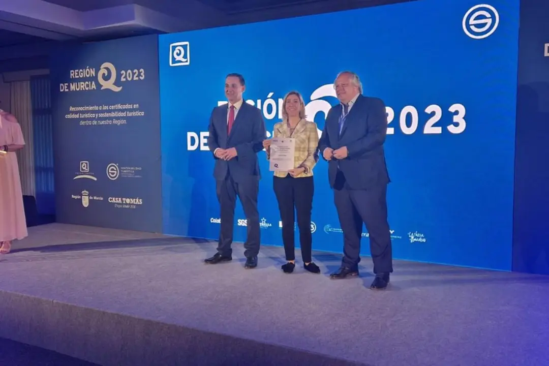 Recogida del 'Certificado Q' (foto: Ayuntamiento de Cartagena)