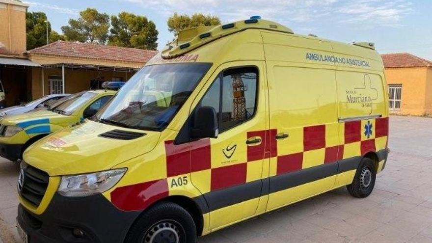 Imagen de archivo de una ambulancia del Servicio Murciano de Salud