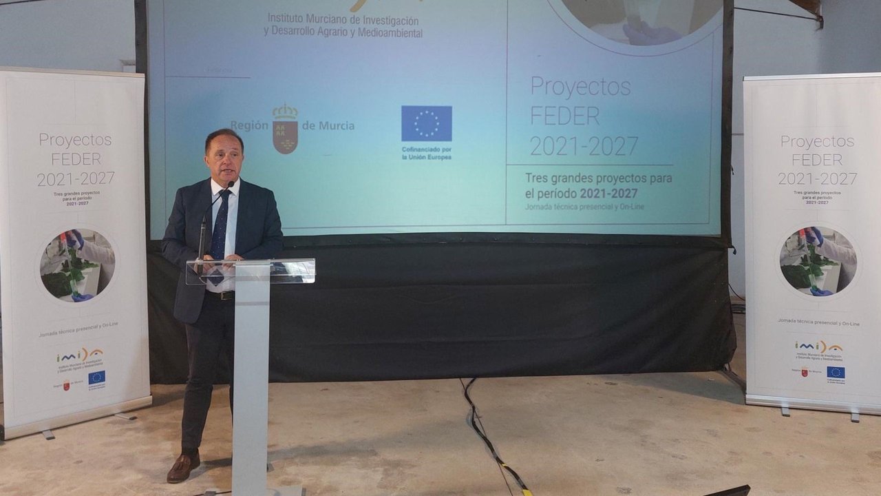 Presentación por parte del director del IMIDA, Andrés Martínez, de los proyectos de investigación que llevará a cabo la institución financiados con fondos FEDER.