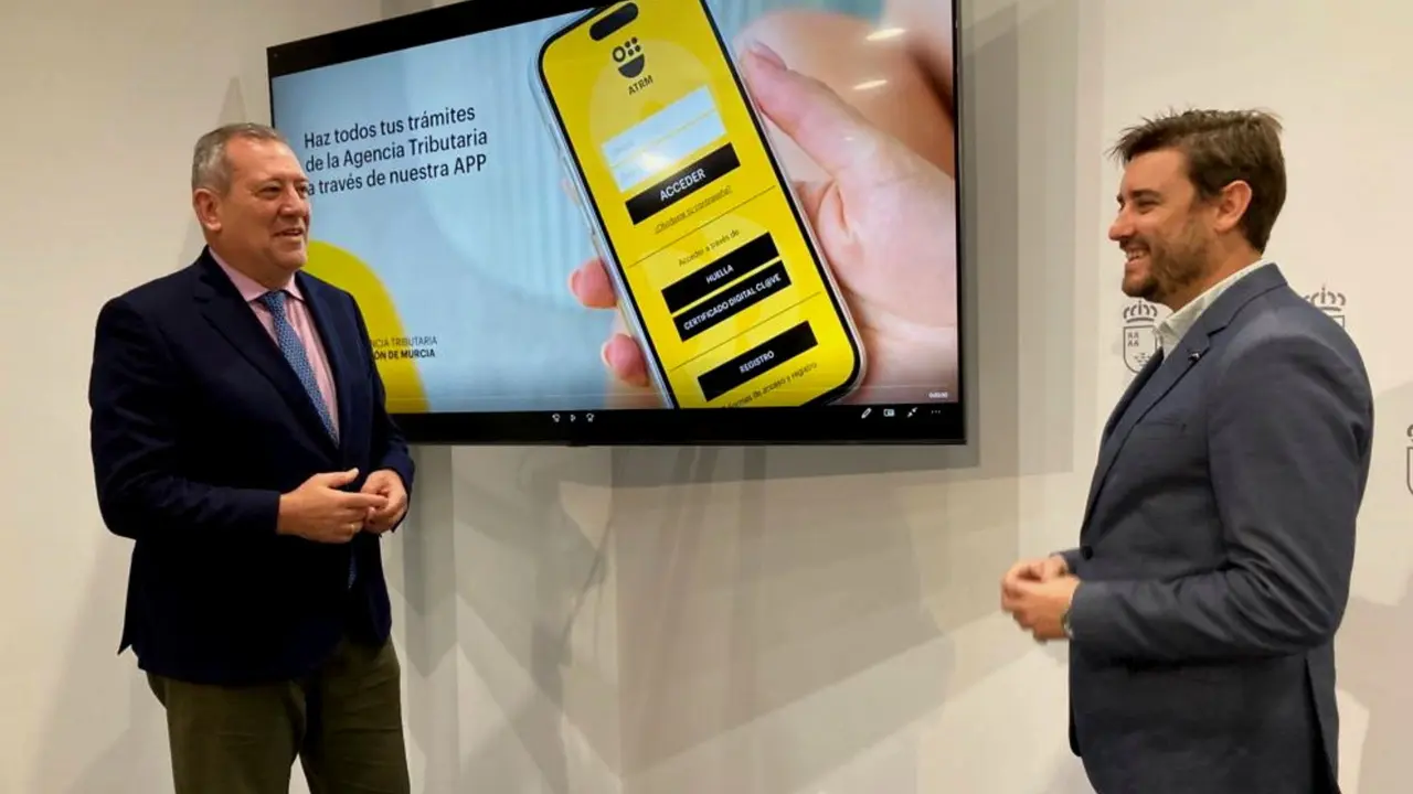 El director de la ATRM, Juan Mar&iacute;n, presenta la nueva aplicaci&oacute;n para dispositivos m&oacute;viles