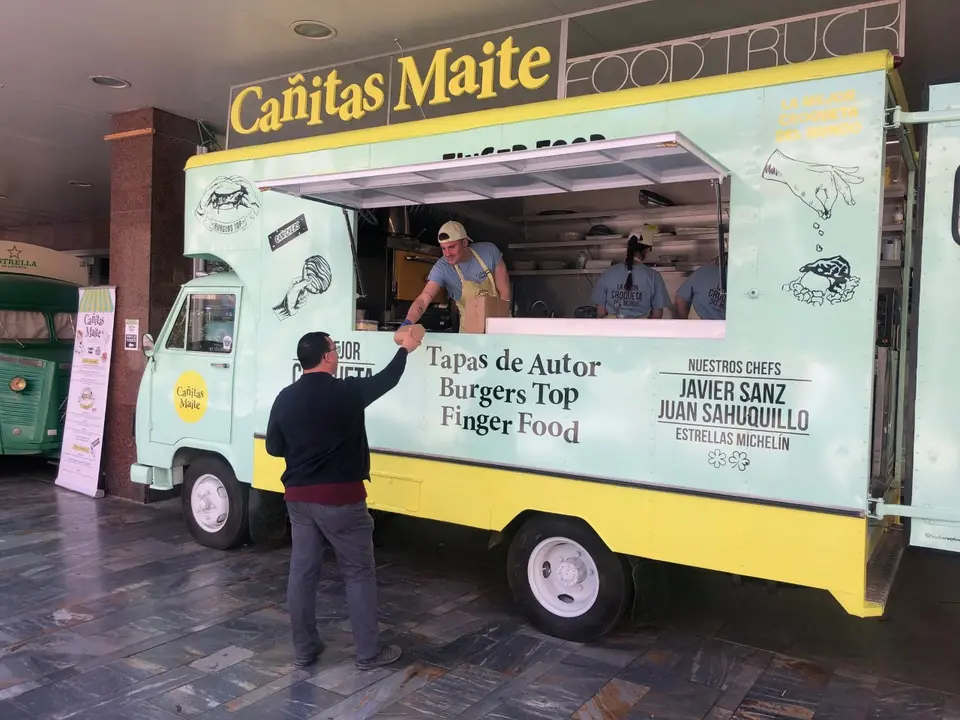 Food Truck de Ca&ntilde;itas Maite instalado en El Corte Ingl&eacute;s de Avenida de la Libertad en Murcia (foto: El Corte Ingl&eacute;s)