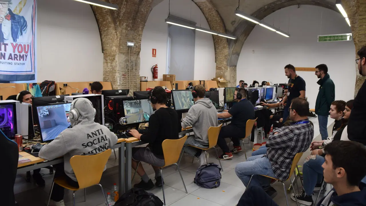 Participantes en la Teleco Lan Party
