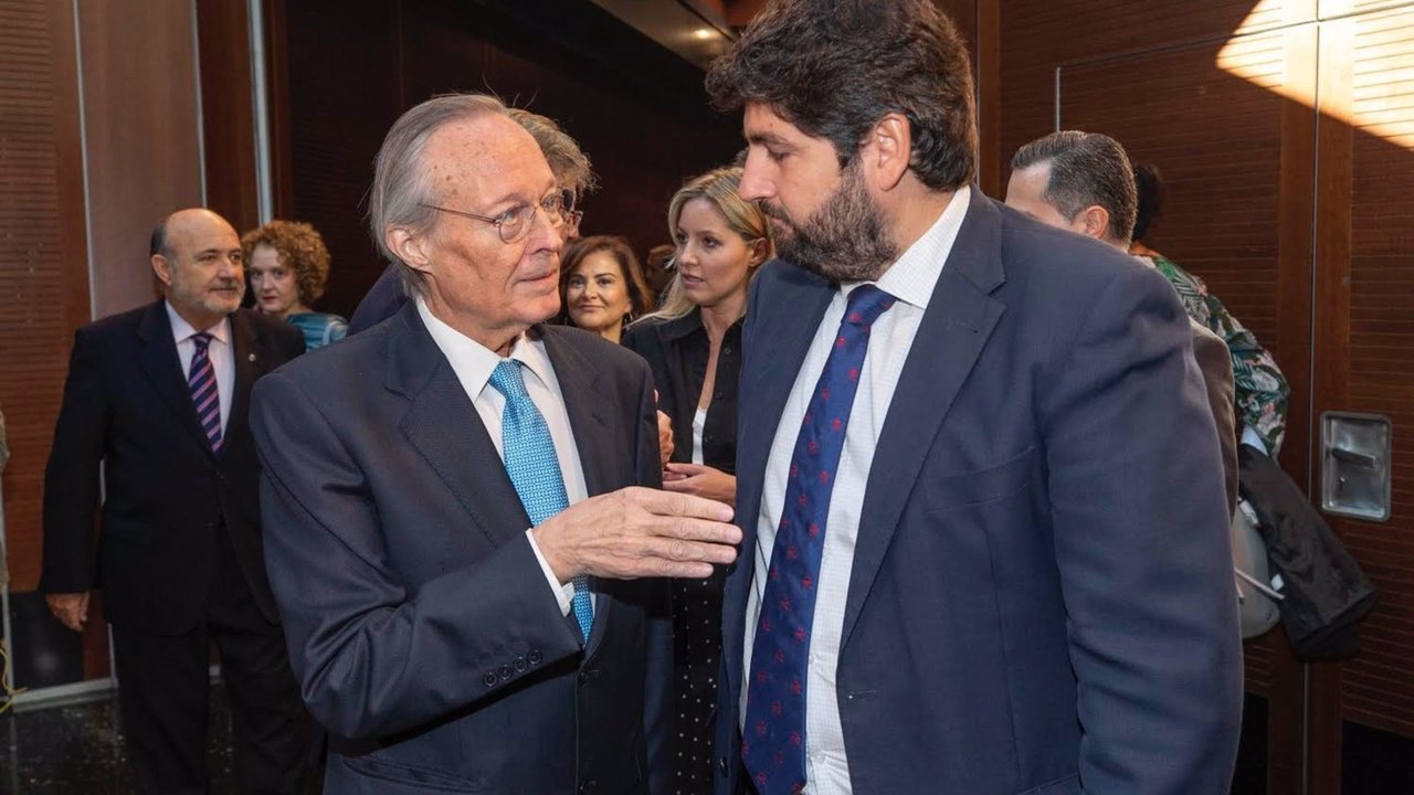 El presidente de la Comunidad, Fernando López Miras, junto al exministro Josep Piqué, en un reciente encuentro