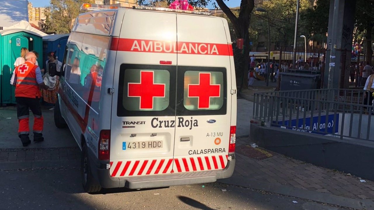 Una ambulancia de Cruz Roja en el Bando de la Huerta