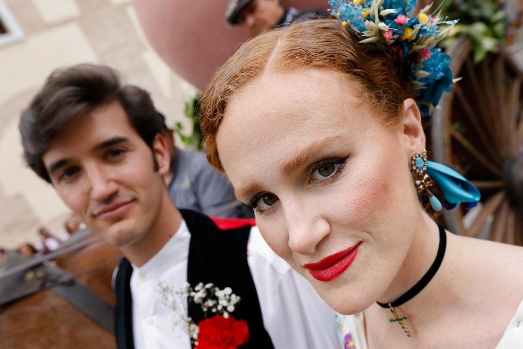 Dos huertanos en el desfile del Bando de la Huerta, el día más grande de las Fiestas de Primavera de Murcia, a 19 de abril de 2022, en Murcia (España). El desfile del Bando de la Huerta consiste en una cabalgata de 80 carrozas, bandas de música (foto: Europa Press)