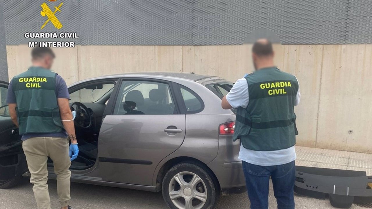 Tres detenidos por robar vehículos con armas de fuego y usarlos para alunizajes en Alicante y Murcia