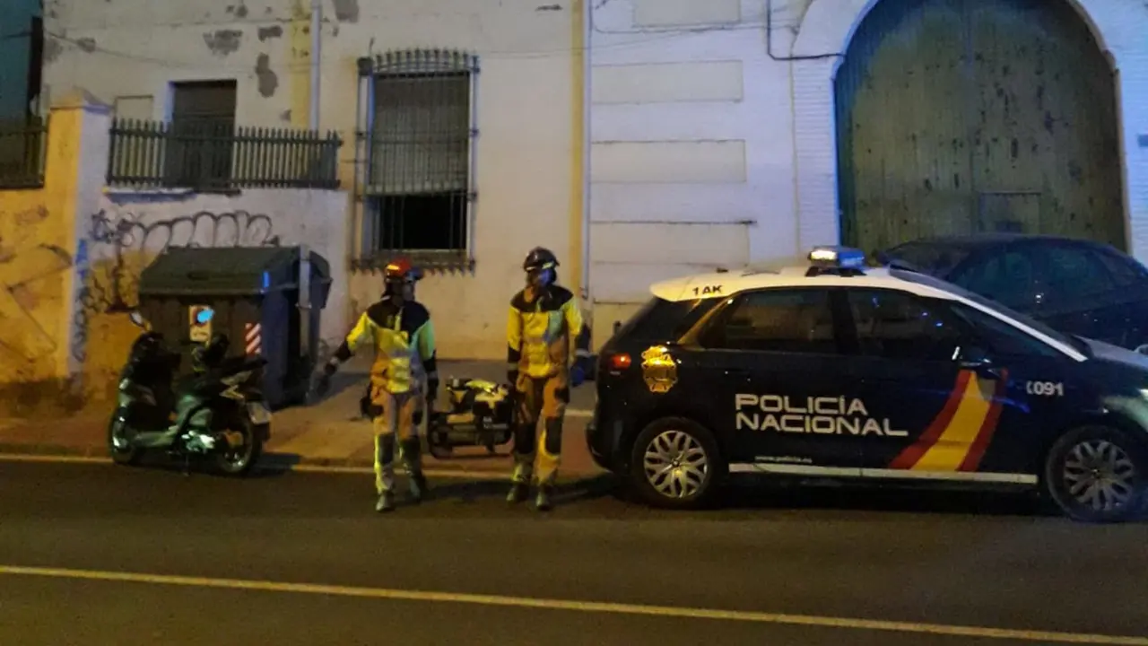 Los bomberos rescatan a un accidentado que hab&iacute;a accedido a un edificio abandonado en Los Barreros
