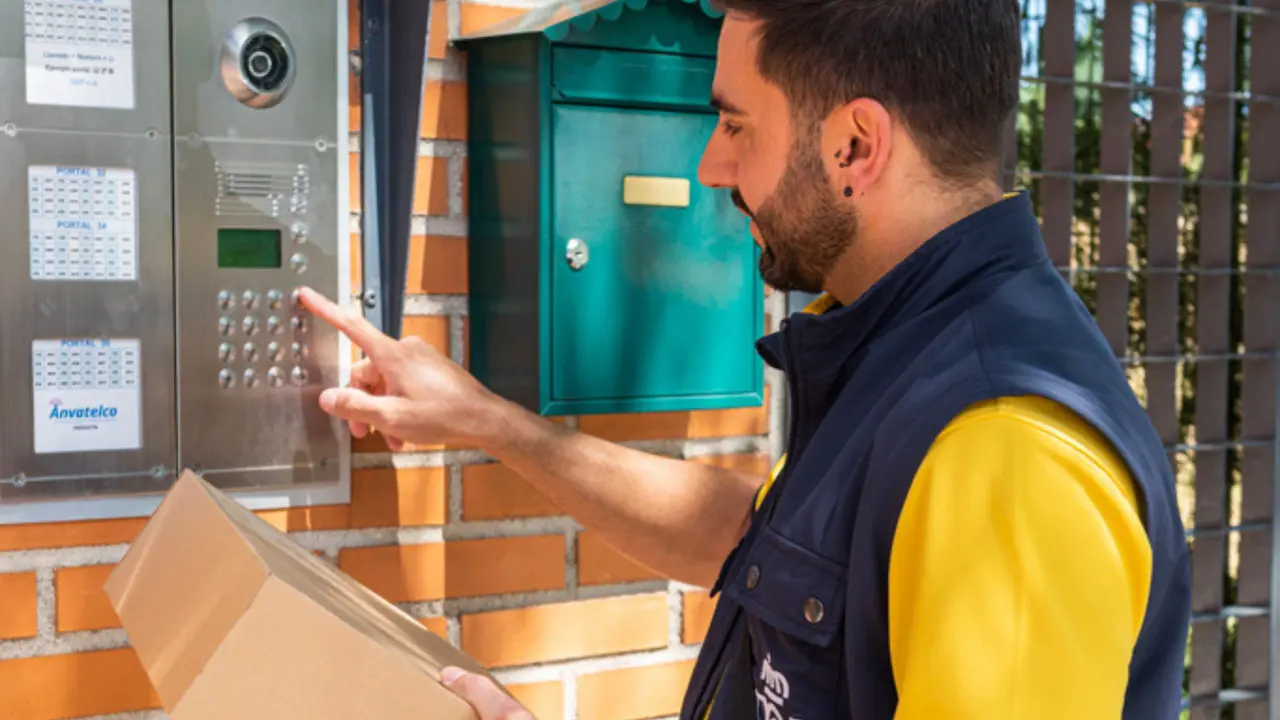 Un trabajador de Correos (foto: Correos)