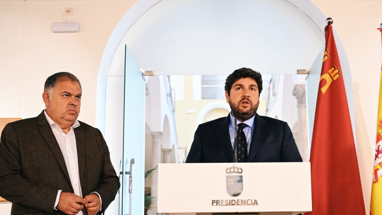 Fernando López Miras (der) junto a Lucas Jiménez, presidente del SCRATS