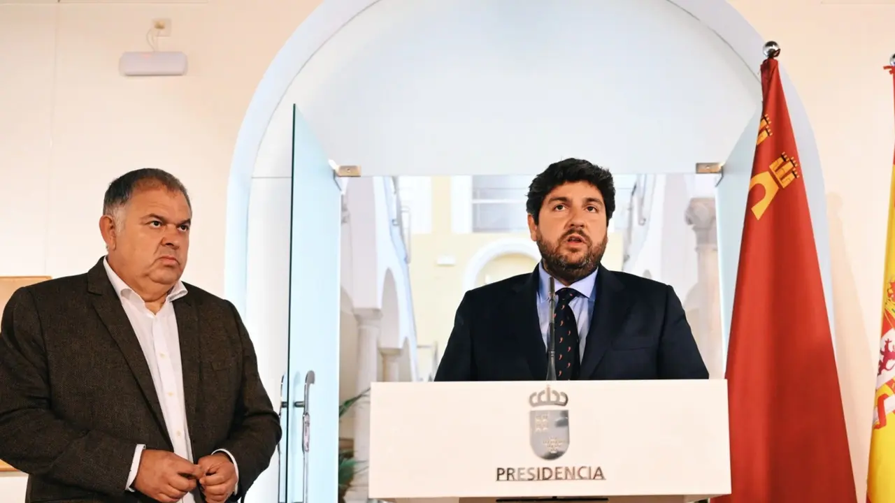 Fernando L&oacute;pez Miras (der) junto a Lucas Jim&eacute;nez, presidente del SCRATS