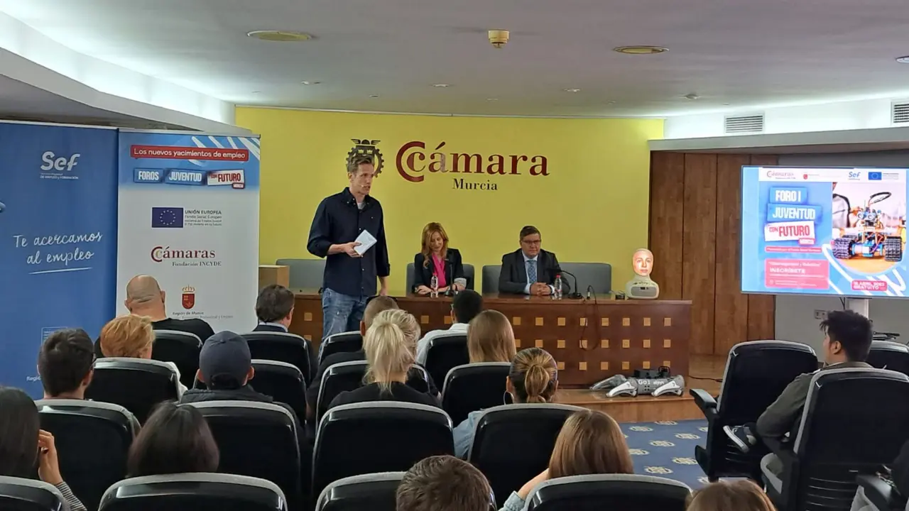 M&aacute;s de 70 j&oacute;venes conocen las oportunidades de empleo en los sectores de ciberseguridad y rob&oacute;tica de la mano del SEF e Incyde