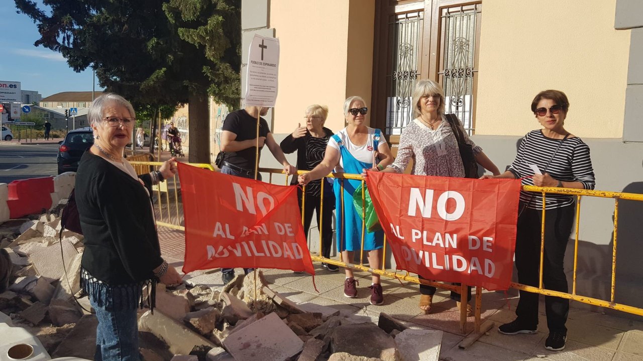 Vecinos de Espinardo protestan contra el Plan de Movilidad (foto: La 7)