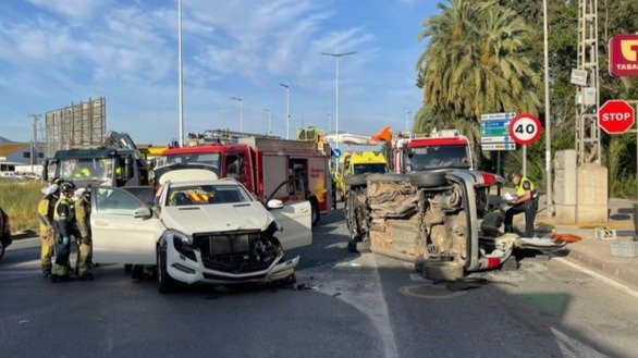 Choque entre dos vehículos en la pedanía murciana de Beniaján (foto: Policía Local de Murcia)