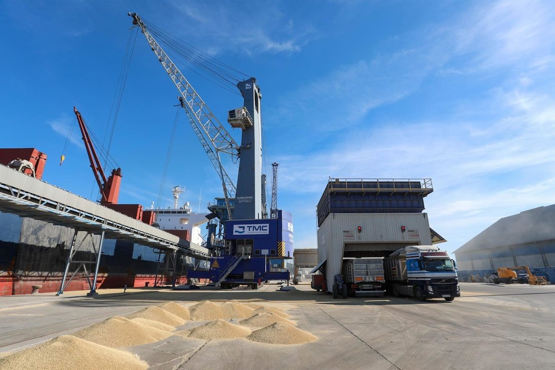 El tráfico de mercancías en el Puerto de Cartagena sigue en alza con cerca de 12,9 millones de toneladas movidas hasta abril (foto: Autoridad Portuaria de Cartagena)
