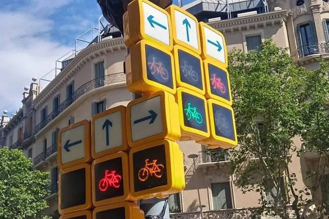 Semáforo 'Tetris' de Barcelona (foto: Twitter)