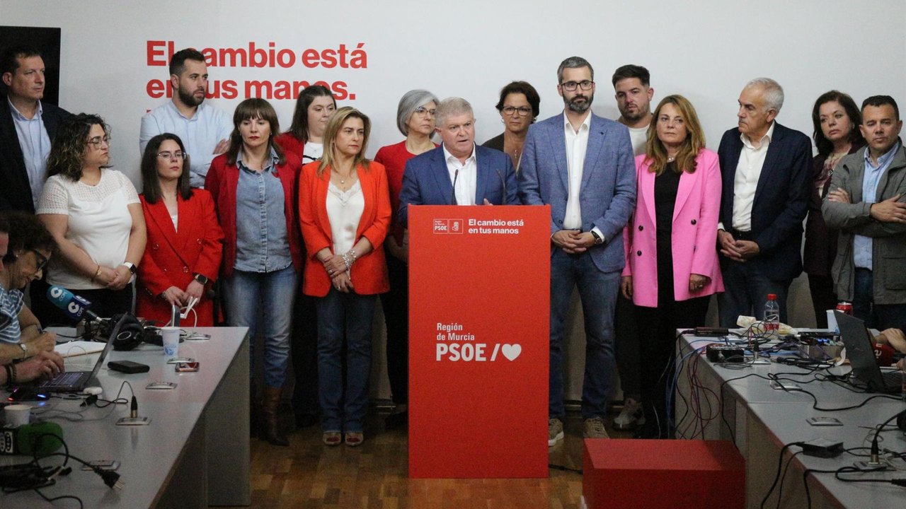 El candidato socialista Pepe Vélez comparece tras perder las elecciones