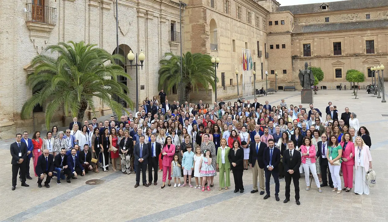 La UCAM homenajea a sus 'alumnos fundadores' del 97, tras los cuales han venido 100.000 m&aacute;s de 100 nacionalidades - UCAM