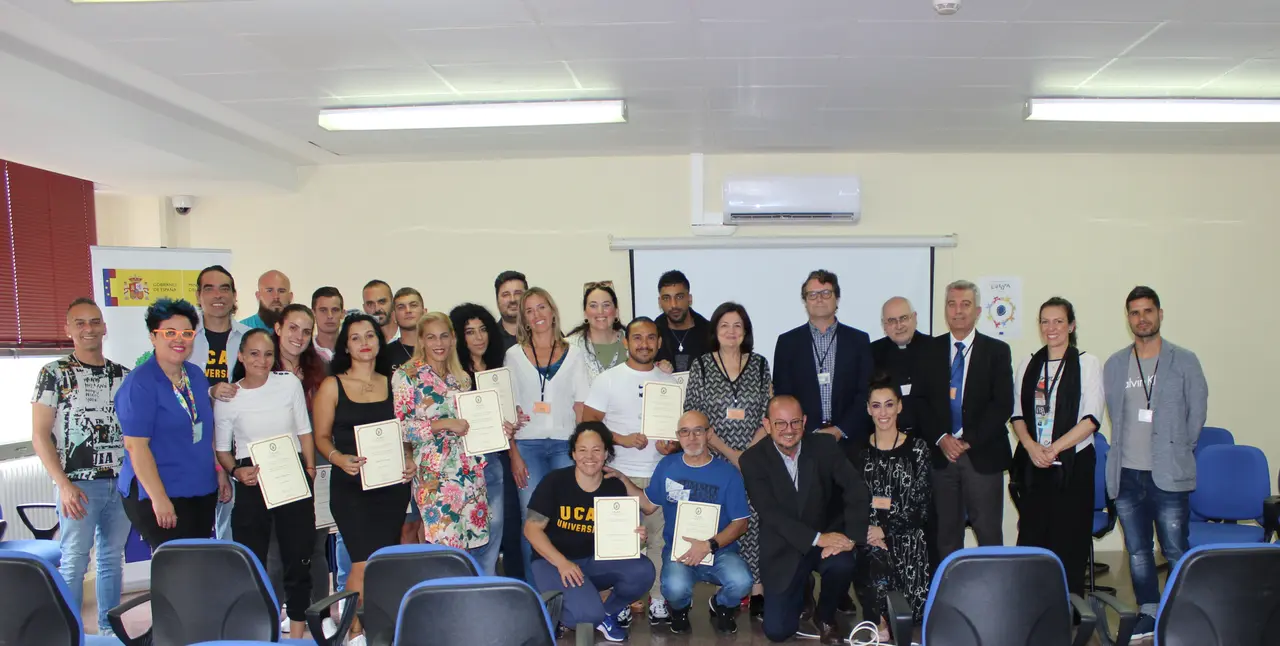 Titulados de la II edici&oacute;n del Curso Universitario en Formaci&oacute;n y Pr&aacute;ctica Deportiva con Otras Realidades de la UCAM (foto: UCAM)