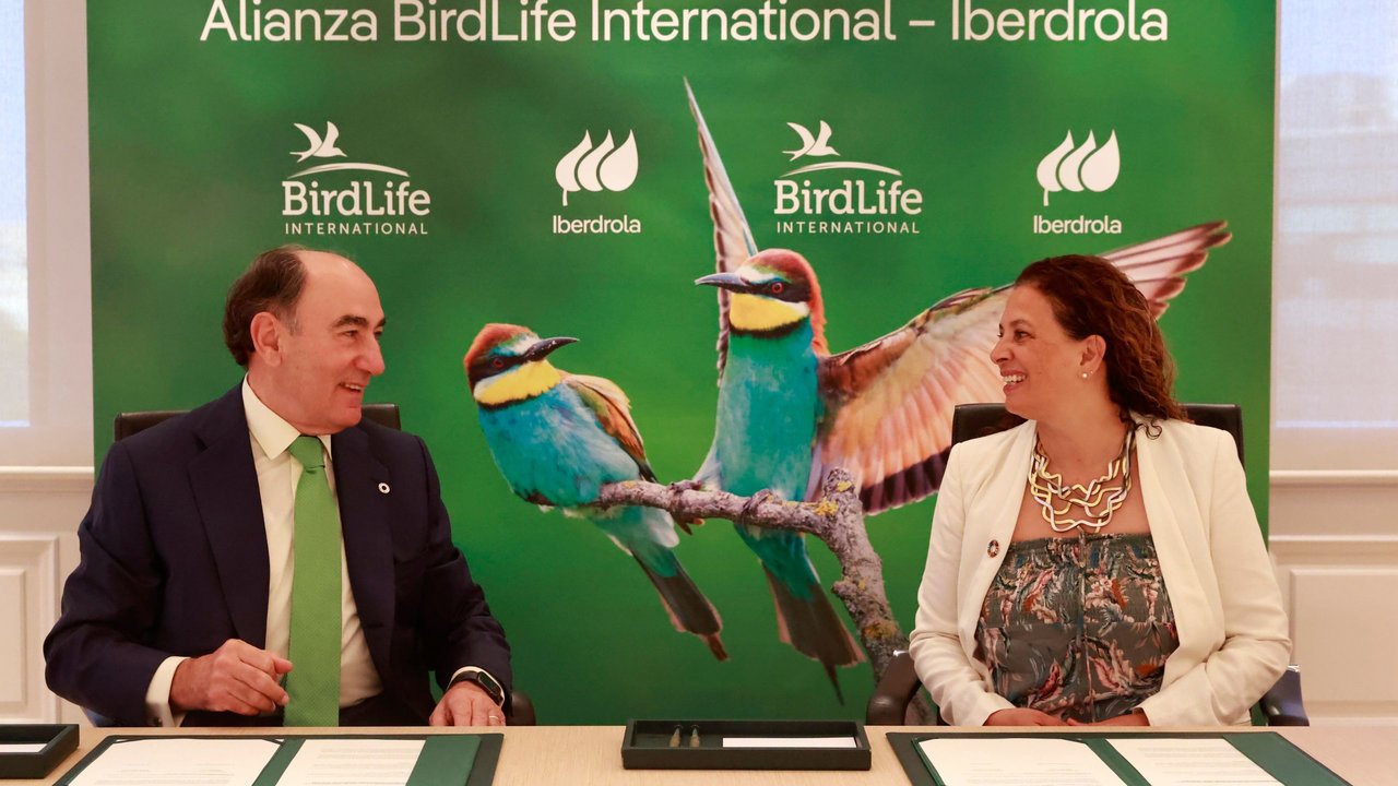 Ignacio Galan, presidente de Iberdrola y Patricia Zurita de Birdlife International
