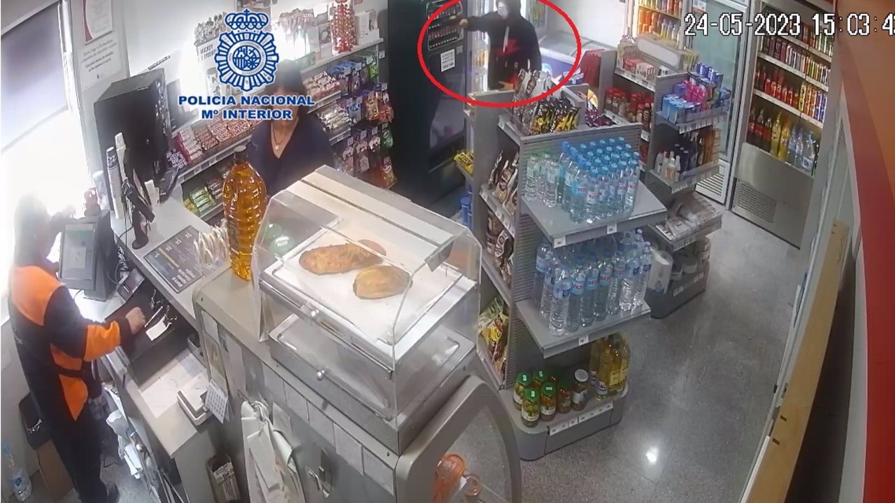 Robo con fuerza en una gasolinera de Guadalupe (foto: Policía Nacional)