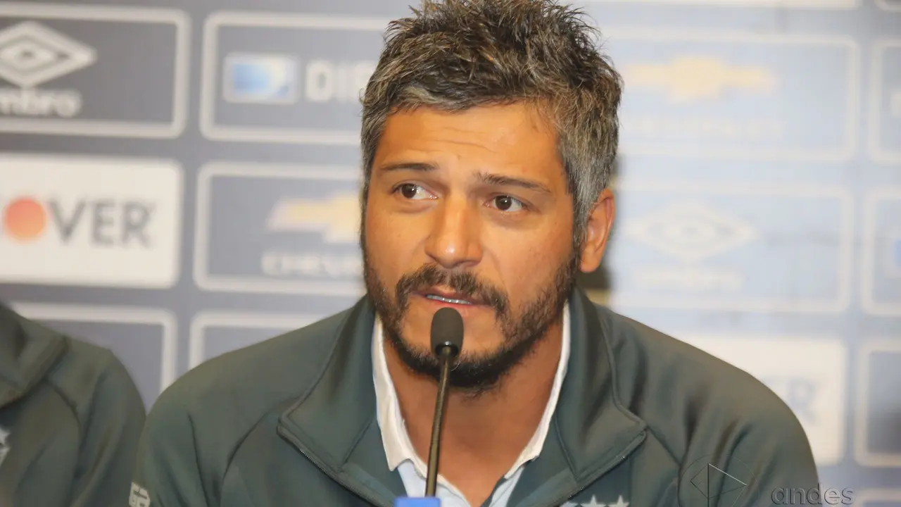 Gustavo Mun&uacute;a