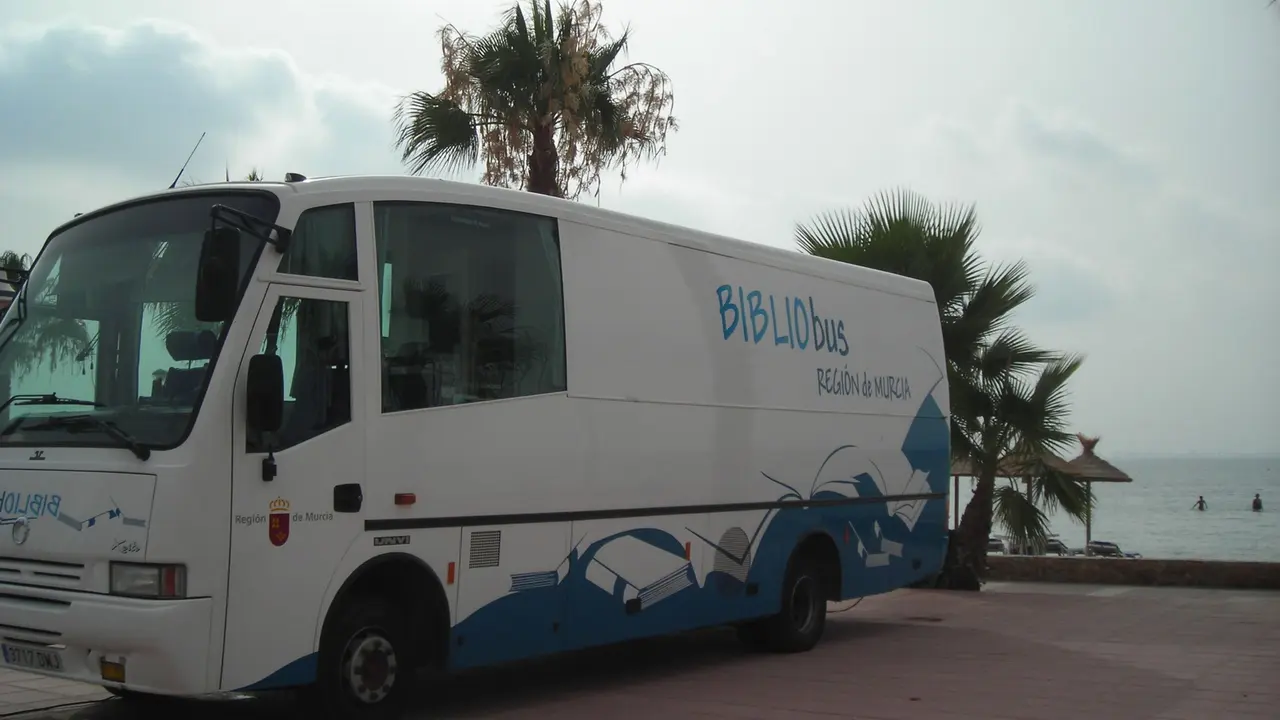 La flota de bibliobuses de la BRMU comenzar&aacute; el pr&oacute;ximo lunes a visitar enclaves costeros de la Regi&oacute;n.