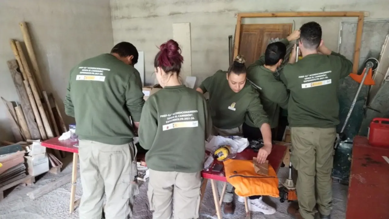 Imagen de archivo de trabajadores que participan en obras en municipios gracias a la subvenci&oacute;n que ofrece el SEF a los ayuntamientos dentro del Plan de Empleo Local.