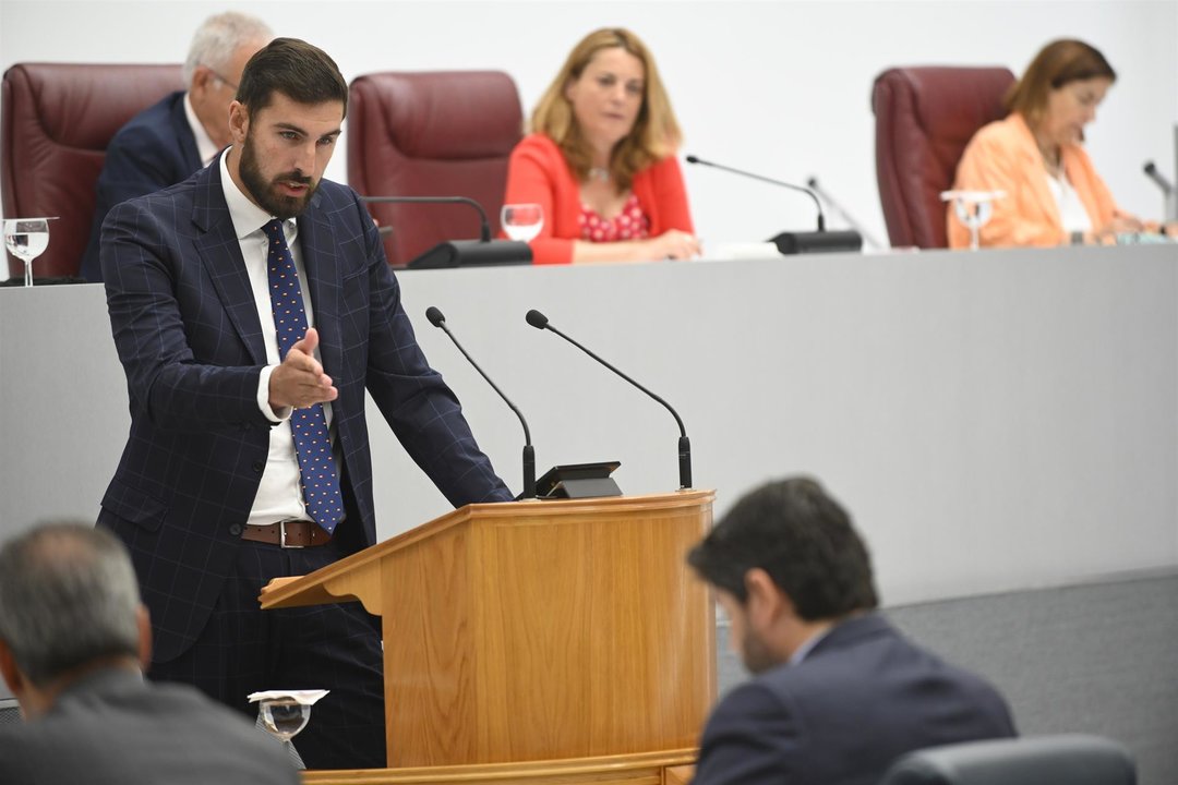 José Ángel Antelo durante su intervención en el debate de investidura