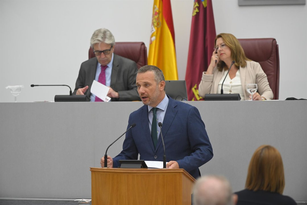 Joaquín Segado durante su intervención en el debate de investidura