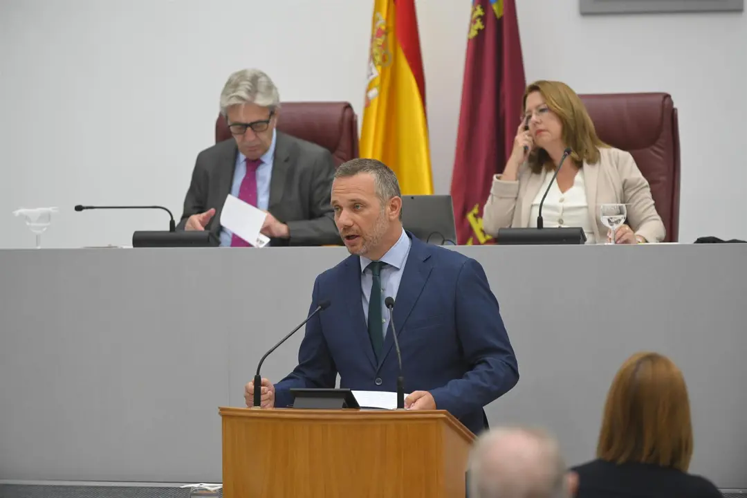 Joaqu&iacute;n Segado durante su intervenci&oacute;n en el debate de investidura