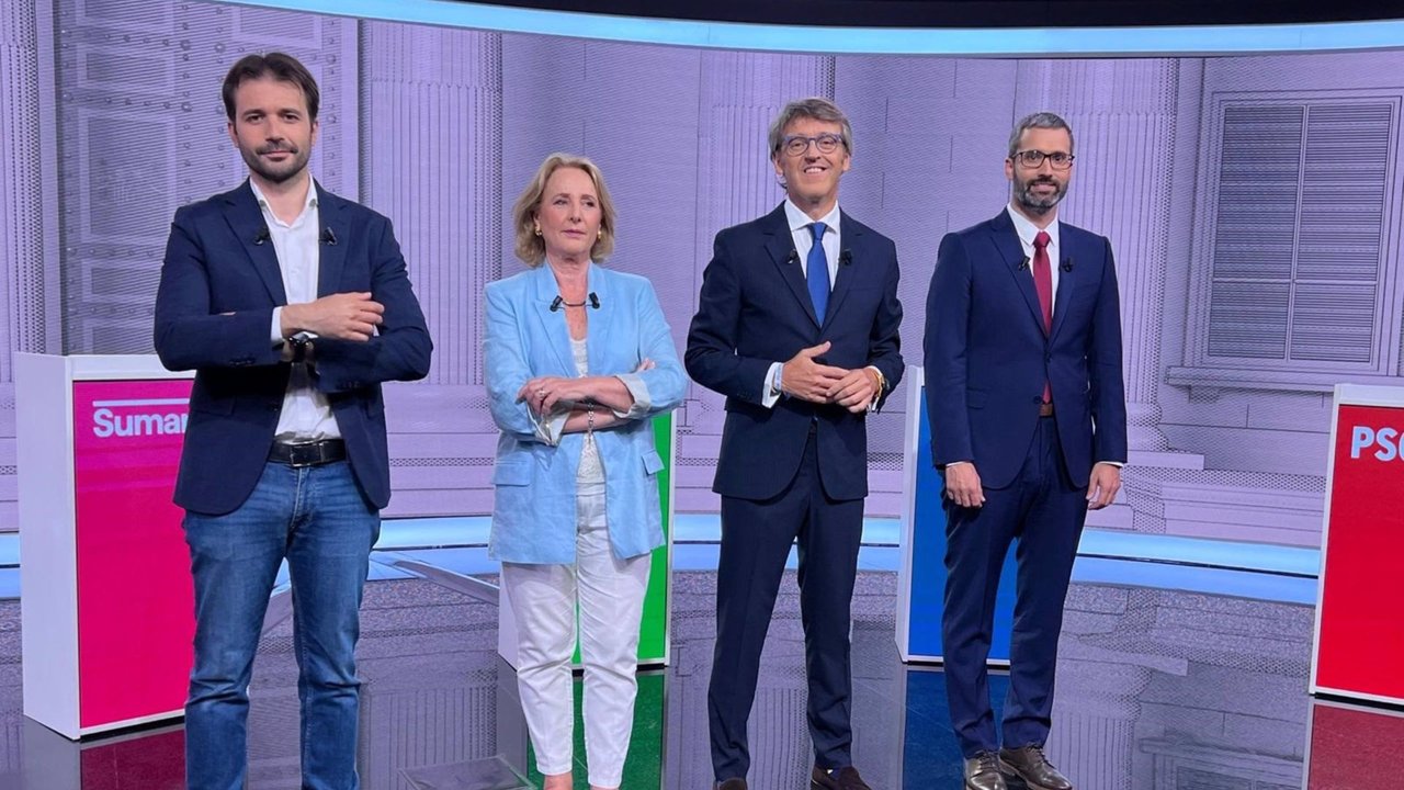 De izq. a der., Javier Sánchez Serna (Sumar), Lourdes Méndez (Vox), Luis Alberto Marín (PP) y Francisco Lucas (PSOE), en el plató del debate en La 7