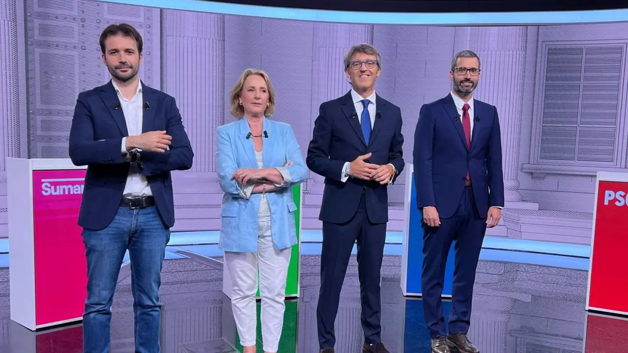 De izq. a der., Javier S&aacute;nchez Serna (Sumar), Lourdes M&eacute;ndez (Vox), Luis Alberto Mar&iacute;n (PP) y Francisco Lucas (PSOE), en el plat&oacute; del debate en La 7