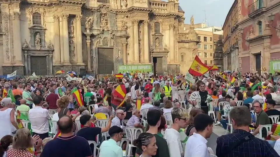 Fotograf&iacute;a del acto electoral de Santiago Abascal, candidato de Vox para el 23J, en la ciudad de Murcia (foto: Vox)