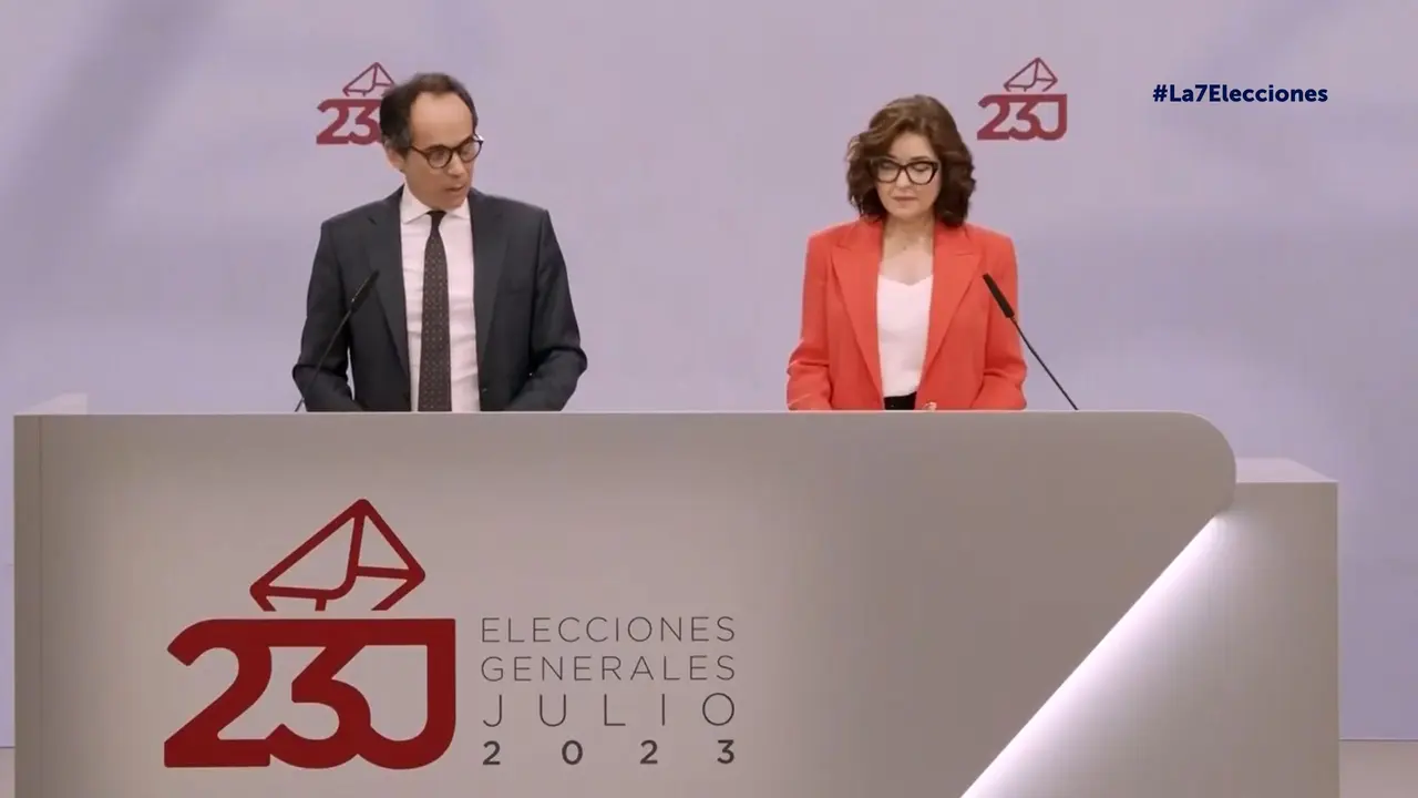 El Gobierno subraya la "absoluta normalidad" en la apertura de los colegios: "El sistema funciona perfectamente"