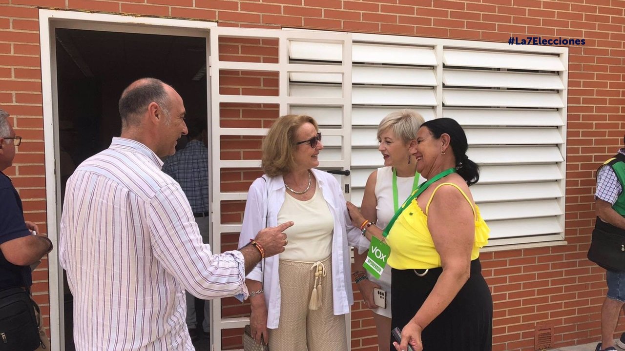 Lourdes Méndez ha acompañado a votar a José Francisco Garre