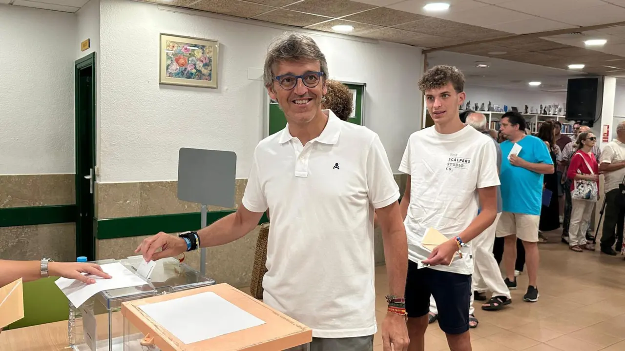 Luis Alberto Mar&iacute;n, votando este domingo